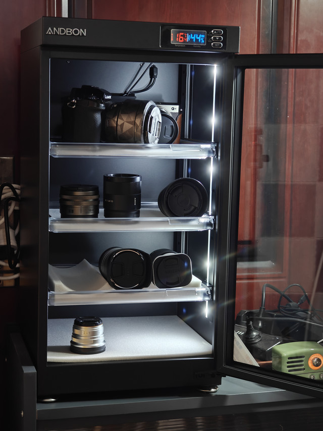 相机镜头防潮箱，买一个放心