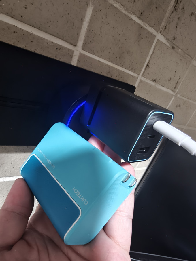 酷态科充电器