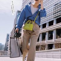 蓝衬衫：穿 10 年都不过时的显白高级感万能单品|日杂穿搭之衬衫