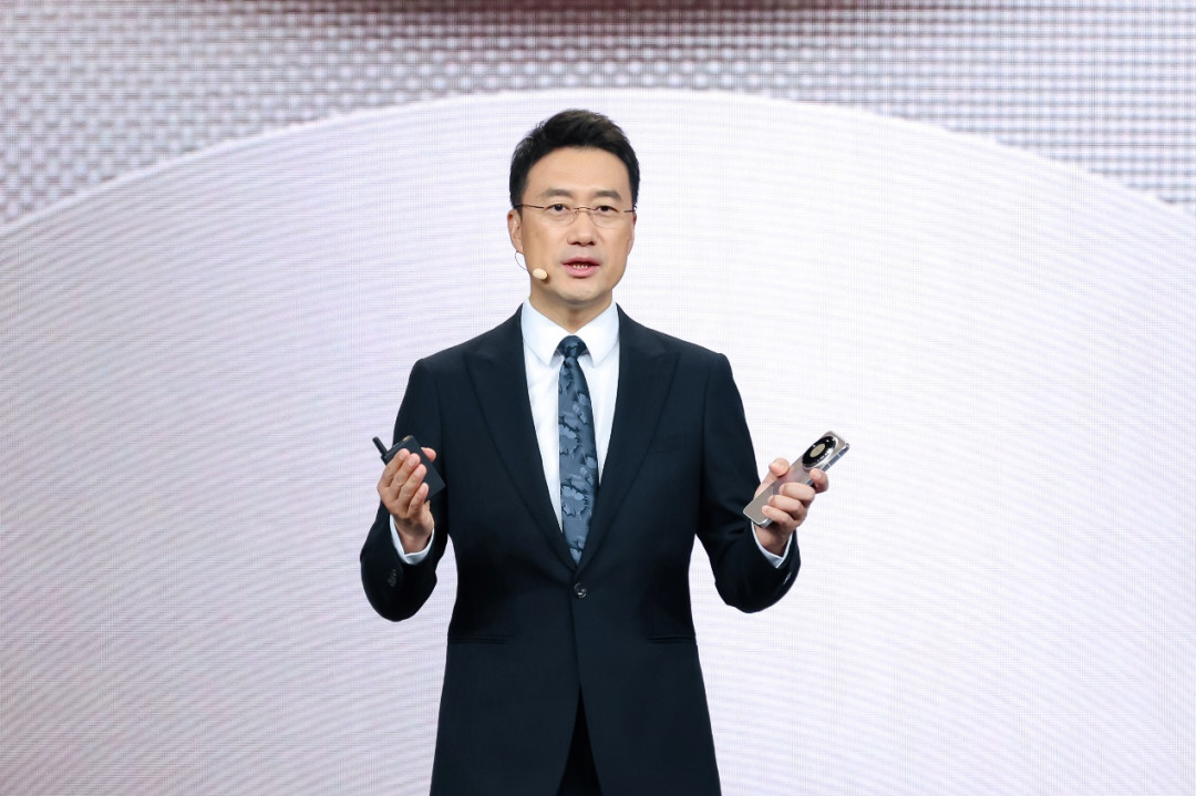 首发主动散热技术及方舟内存引擎,HUAWEI Mate 80 Pro Max 风驰版重构旗舰体验