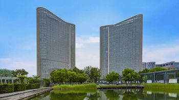 樱花季必囤，周末清明五一限量不加价！【无锡】3天2晚￥799抢无锡新湖铂尔曼大酒店套餐，含高级房2间夜+每间夜双人自助早餐