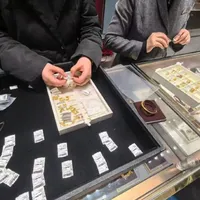 黄金“九连跌”！有抢购者已亏10万元？上海这类人成购买绝对主力→