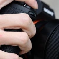 佳能 R6M3 与索尼 A7M5 深度实测 为专业创作者提供选购参考