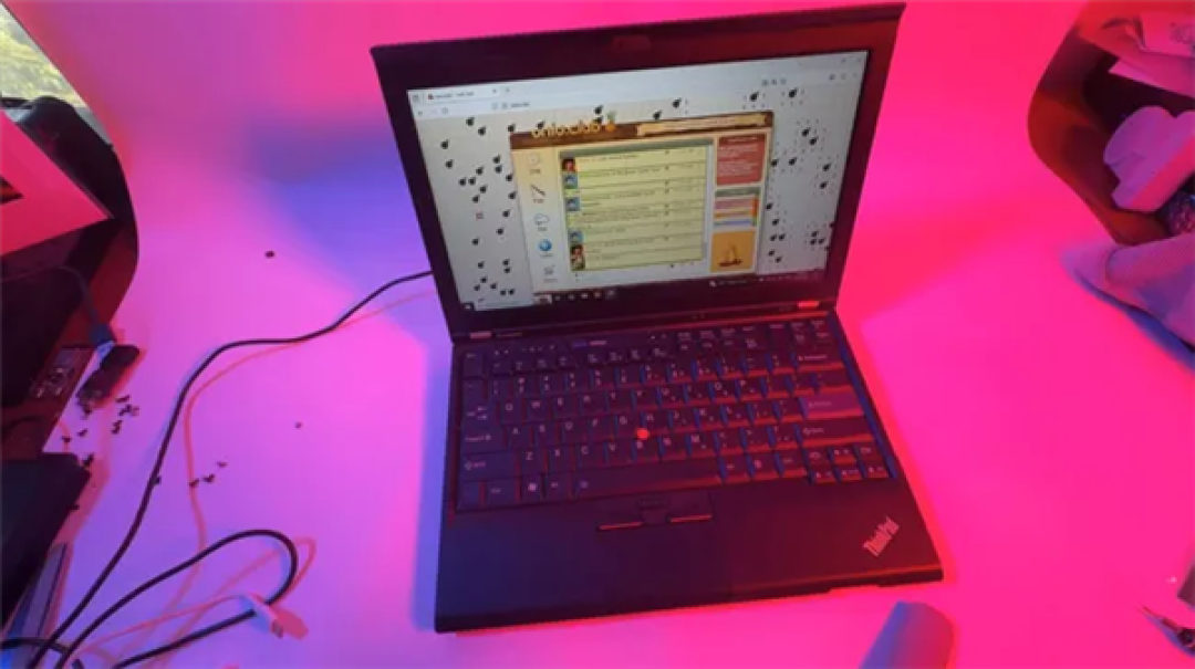 100多元让14岁老笔记本重生!ThinkPad换上IPS屏:视觉体验判若两机