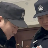 6岁男孩挨揍后“报警抓妈妈”,民警上门认真办案!网友:他干了我小时候不敢干的事