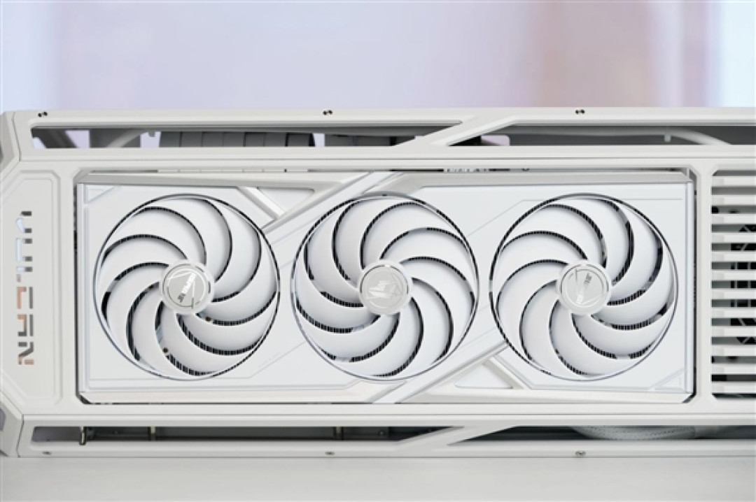 全铝CNC+白火神显卡 七彩虹定制主机图赏