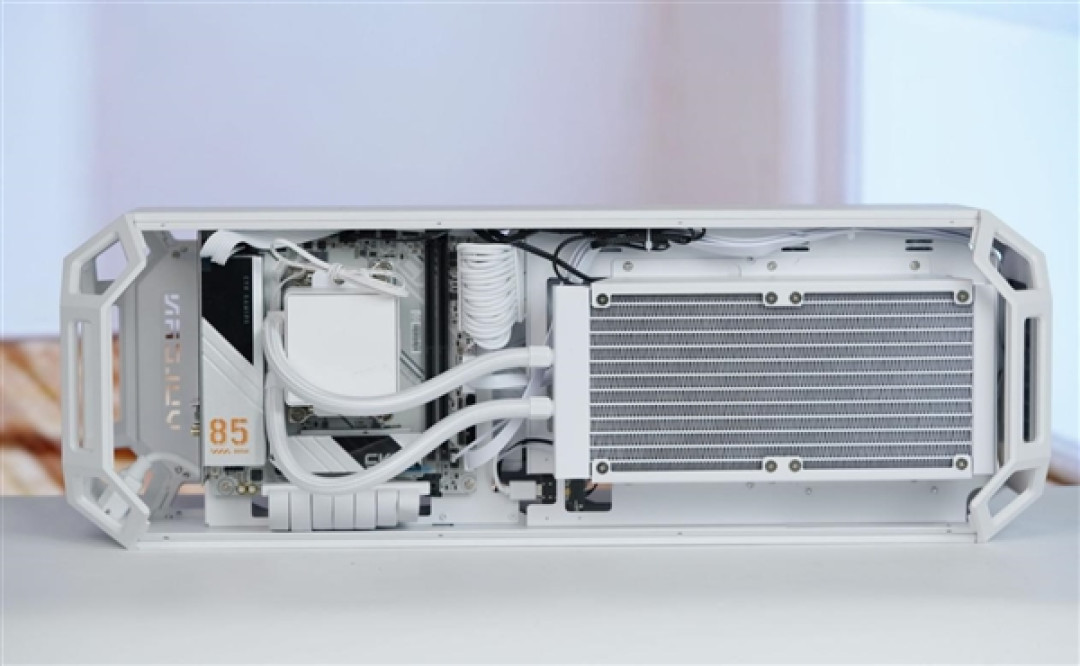 全铝CNC+白火神显卡 七彩虹定制主机图赏