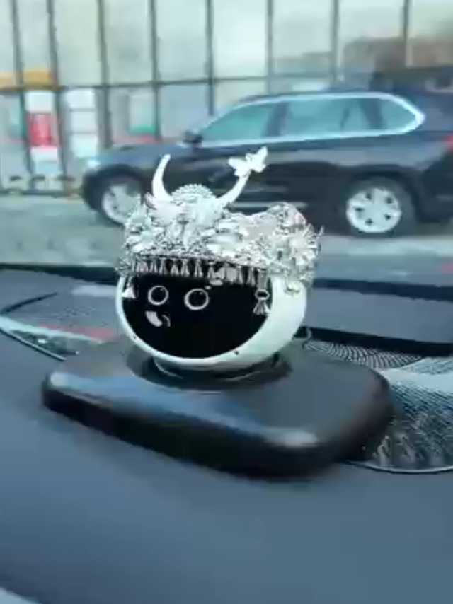 一个人开车太无聊？lumiAI车载机器人来陪你！