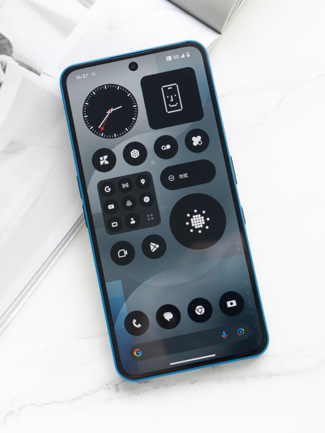 Nothing Phone开箱:从包装到灯效,这才是科技产品的仪式感