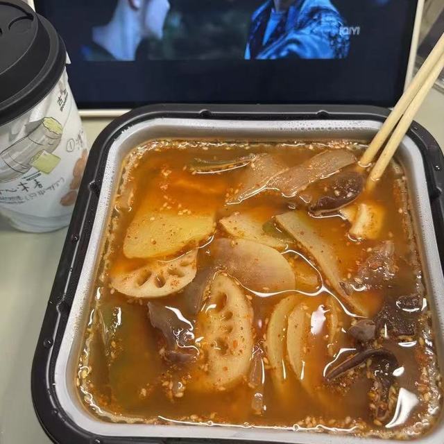 宿舍夜宵封神✨银川清真辣糊糊自热火锅太绝了