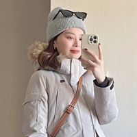 服饰穿搭 篇零：建议中年女性，羽绒服别穿北面、大鹅，换成这4个中产品牌更时髦