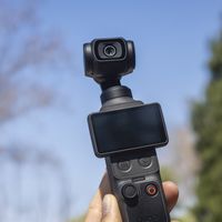 大疆 Osmo Pocket 4 首测：一英寸口袋机的“天花板”，又被自己捅破了？