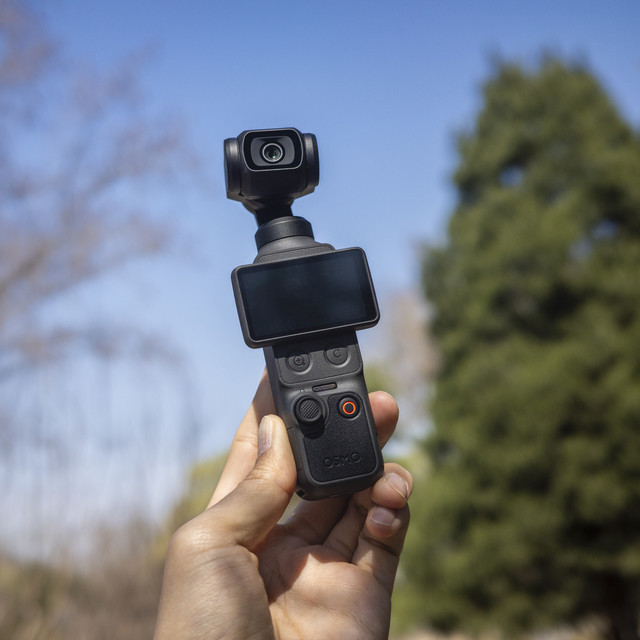 大疆 Osmo Pocket 4 首测：一英寸口袋机的“天花板”，又被自己捅破了？