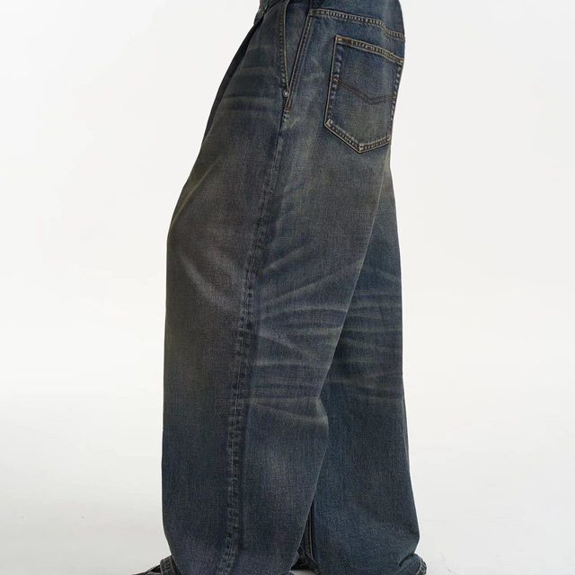 被问爆的复古神裤｜廓形捏褶阔腿牛仔，藏肉显瘦还自带氛围感