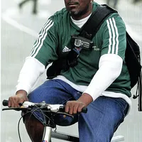 千禧年代纽约自行车快递员穿搭