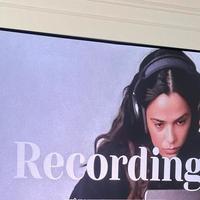 激光电视和投影对比：普通投影是能看，海信激光电视是“沉浸”