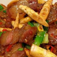 春日鲜味，尽在笋尖炒腊肉！