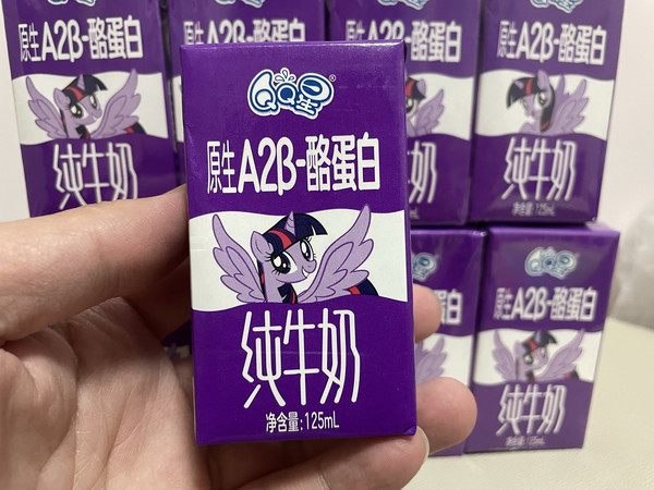 马年换新装，伊利QQ星，A2牛奶专为孩子设计。