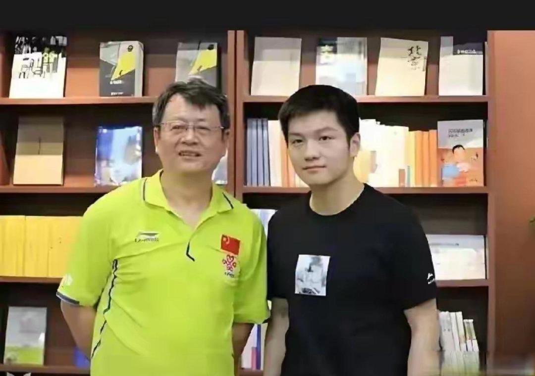 吴敬平连晒6图夸樊振东,71岁恩师的“护犊子”式父爱太暖心