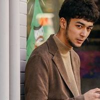 男人不管身材多好，尽量别穿紧身裤出门！看完真实街拍，你就懂了