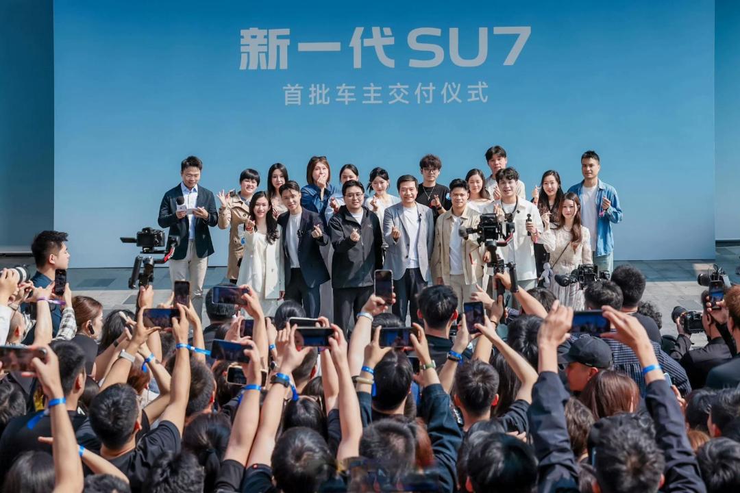 雷军一句话卖出一辆车！奥迪车主和雷军打赌，3分钟后下单SU7？