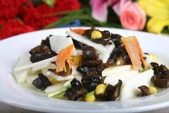 木耳炒山药：健脾养胃