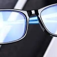 如何选择最适合日常使用防蓝光变色镜片？2026 年全场景选购指南