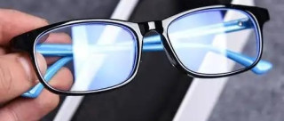 如何选择最适合日常使用防蓝光变色镜片？2026 年全场景选购指南