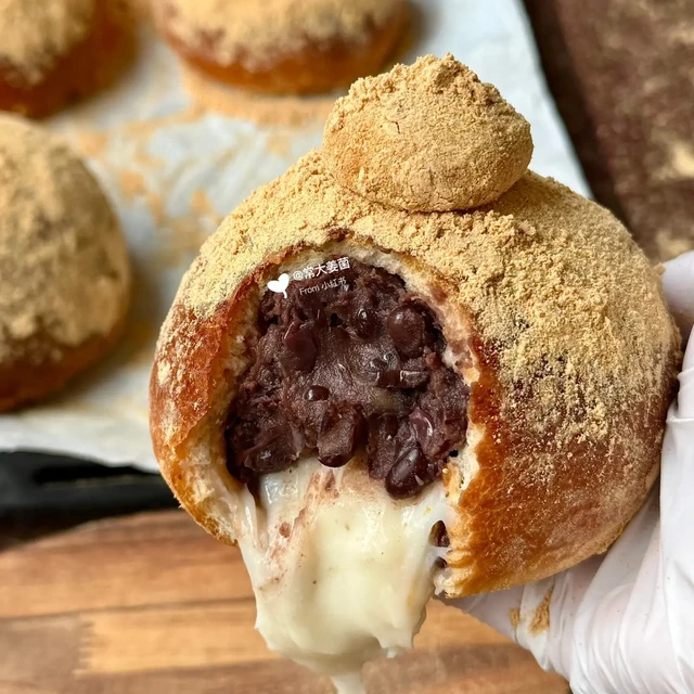 新手做面包总翻车？真正适配的馅料其实就这几种