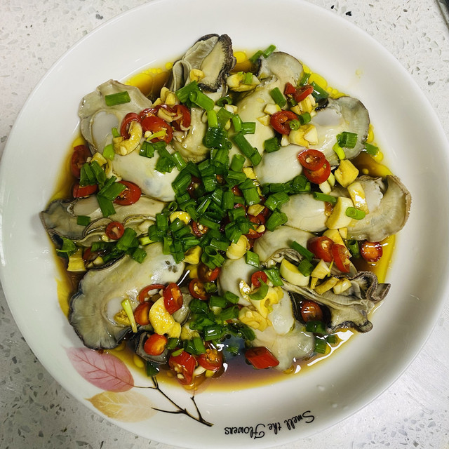 生蚝初体验：壳比肉难搞多了