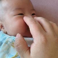小月龄宝鼻塞，别急，这个方法轻松搞定