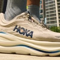为什么有人穿一次 HOKA Bondi 9 直接拉黑，而有人舒服到不想脱？