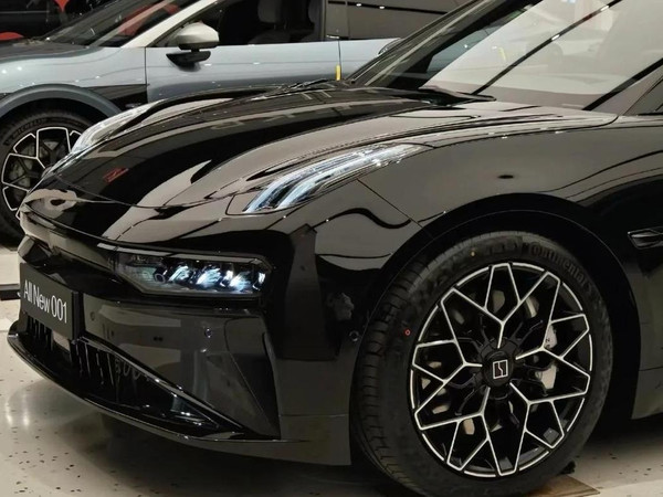 极氪001：3.3秒破百的猎装轿跑