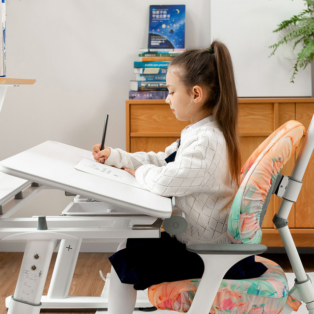 大将作UP儿童护脊椅：不用催坐直，动态追背才是真护脊