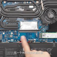 猝不及防的刀法丨华硕天选6 测评 模具、散热、屏幕、外设、硬件。_这些都跟天选6Pro一样。_甚至接口还升级一个USB4。_就换个CPU，还能便宜600块？_