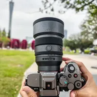 在入手索尼A7M5之前，听我说几句中肯的话吧 全网热度爆炸的索尼新基准A7M5
新传感器+新处理器+30张一秒，预拍摄RAW，4K60P无裁切
两万不到的价位，索尼难得在机身上豪给大家一次
但是这机规格到底只是定位M系列
更不是媒体吹捧到秒天秒地那么神话
至于要不要卖掉手上的机器换M5
真的三思别盲目跟风无脑买
#索尼A7M5 #A7M5 #索尼微单 #索尼相机 #a7m5测评