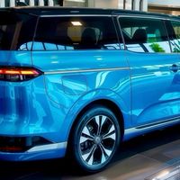 家用性价比最高的MPV！比埃尔法还漂亮，16万配2.0T爆252马力+8AT