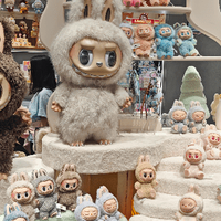 独家新观丨泡泡玛特“闯家”启示录：当潮玩叩响家门