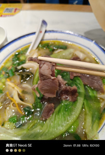 鲜羊肉烩面与葱香小油条的美味组合