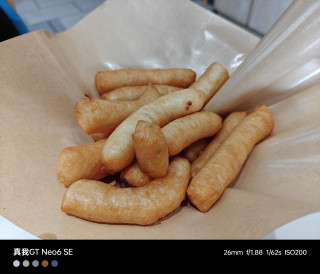 鲜羊肉烩面与葱香小油条的美味组合
