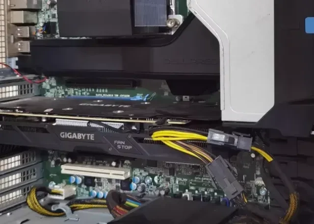 咸鱼520块X99主板+20核E5，T5810工作站直接变身飞牛NAS！