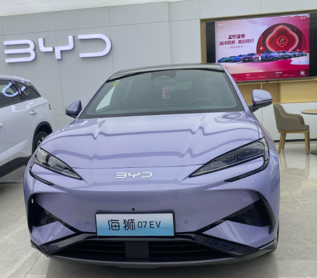 香港居民抢购国产电动车潮：政策窗口关闭前单日订单激增10倍，比亚迪登顶年度销量冠军