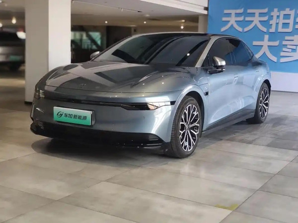 极氪007GT：5.4秒破百，都市通勤无忧