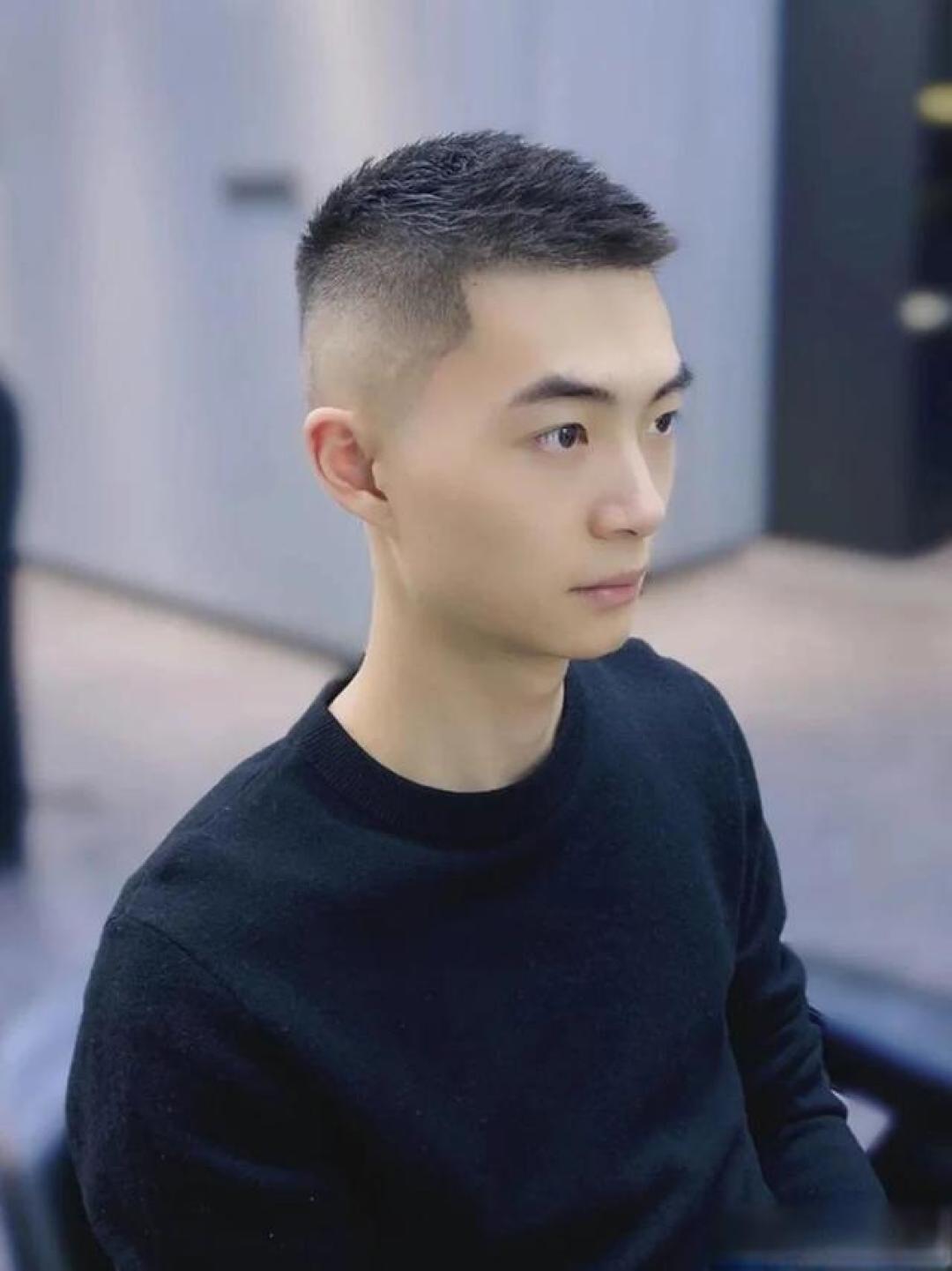 普通男生春日爆改:从版型色彩入手,轻松穿出清爽高级感