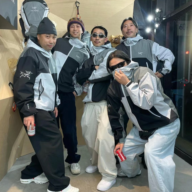 不建议买这些网红冲锋衣，太坑人了！换成这3个品牌，高级上档次