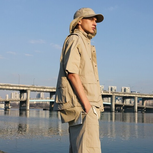 春日男士叠穿利器MusinsaStandard工装背心，解锁韩系潮流简约风