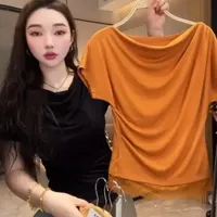 【白灵专属】夏季潮流女装不规则斜肩褶皱短袖上衣女百搭设计感小众T恤0183。夏季不规则斜肩褶皱T恤，小众设计感十足，斜肩小心机温柔又吸睛，褶皱修饰身形超显瘦，日常百搭不挑人，通勤出街都合适，轻松穿出独特氛围感，夏日必备时髦上衣～