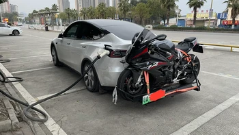 特斯拉Model Y背挂重型摩托车/电动车