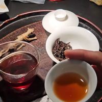 胖东来有机熟茶品鉴！熟茶的品饮曲线比较稳，有水腥气、糯甜、清爽、干干净净，比较简单的一个口粮茶