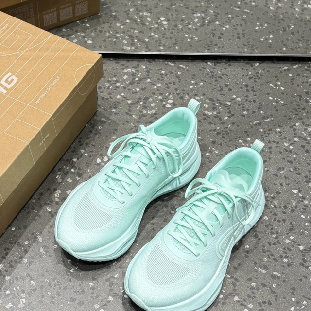 李宁2026跑鞋：轻盈透气